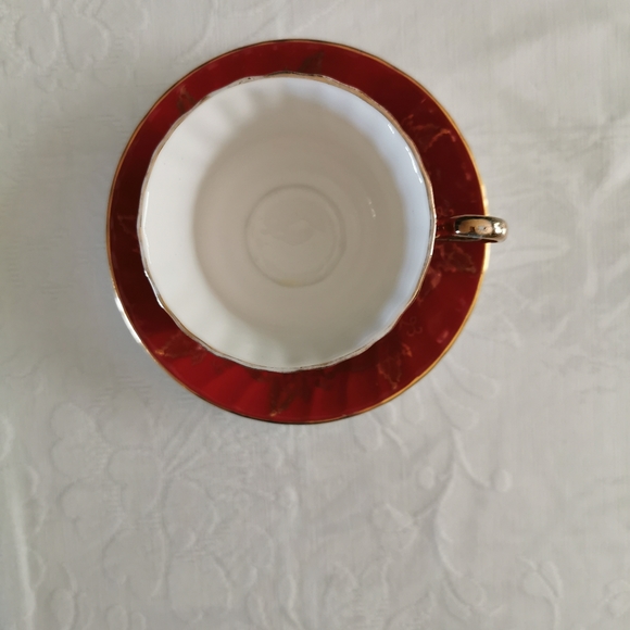 Sutherland Maroon Red Gold Leaf Teacup & Saucer - Picture 2 of 9